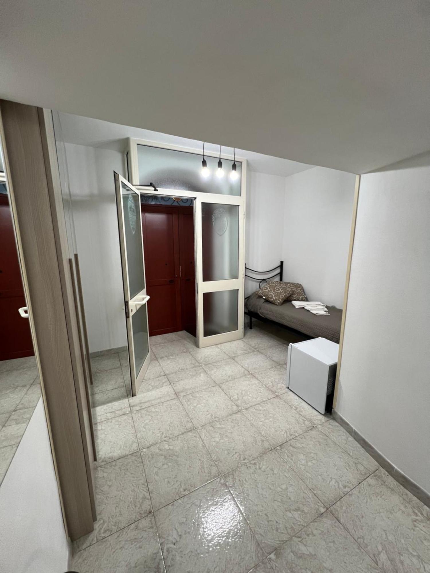 Station Rooms37 萨萨里 外观 照片